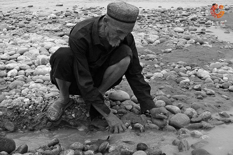 一泡尿尿出几十万大洋的翡翠,一泡尿浇出天价宝石