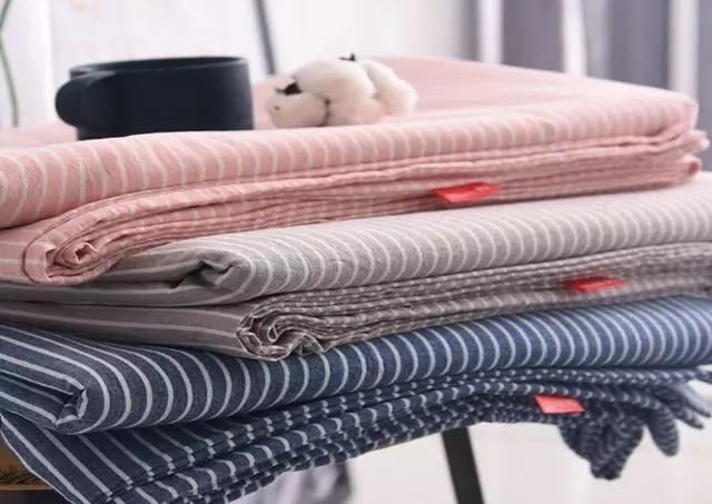 床单被子永远有尘土怎么办,被子床单上为什么很多灰尘