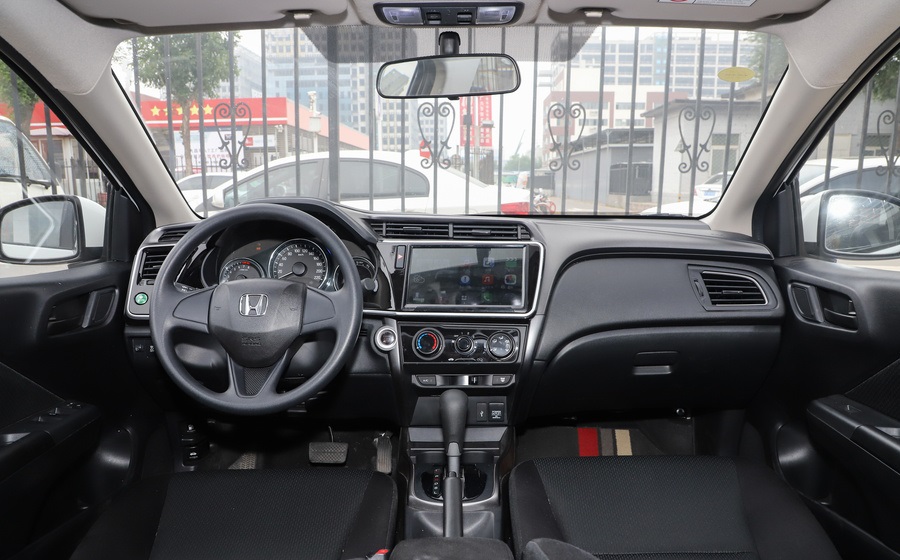 飞度8万左右,新车指导价85800的18款飞度