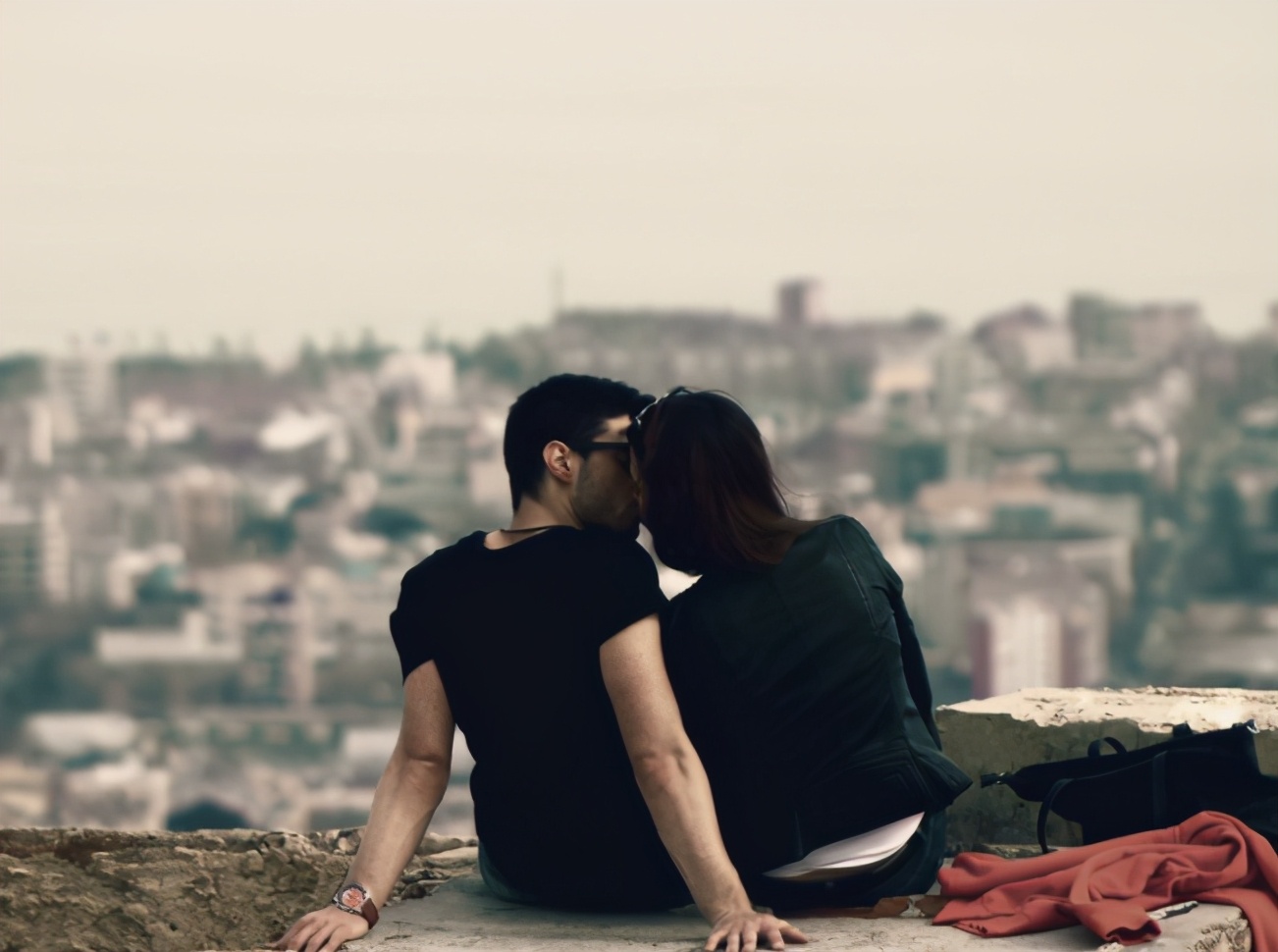 女人喜欢你又拒绝你是什么原因,女生为什么会喜欢你还故意冷落你