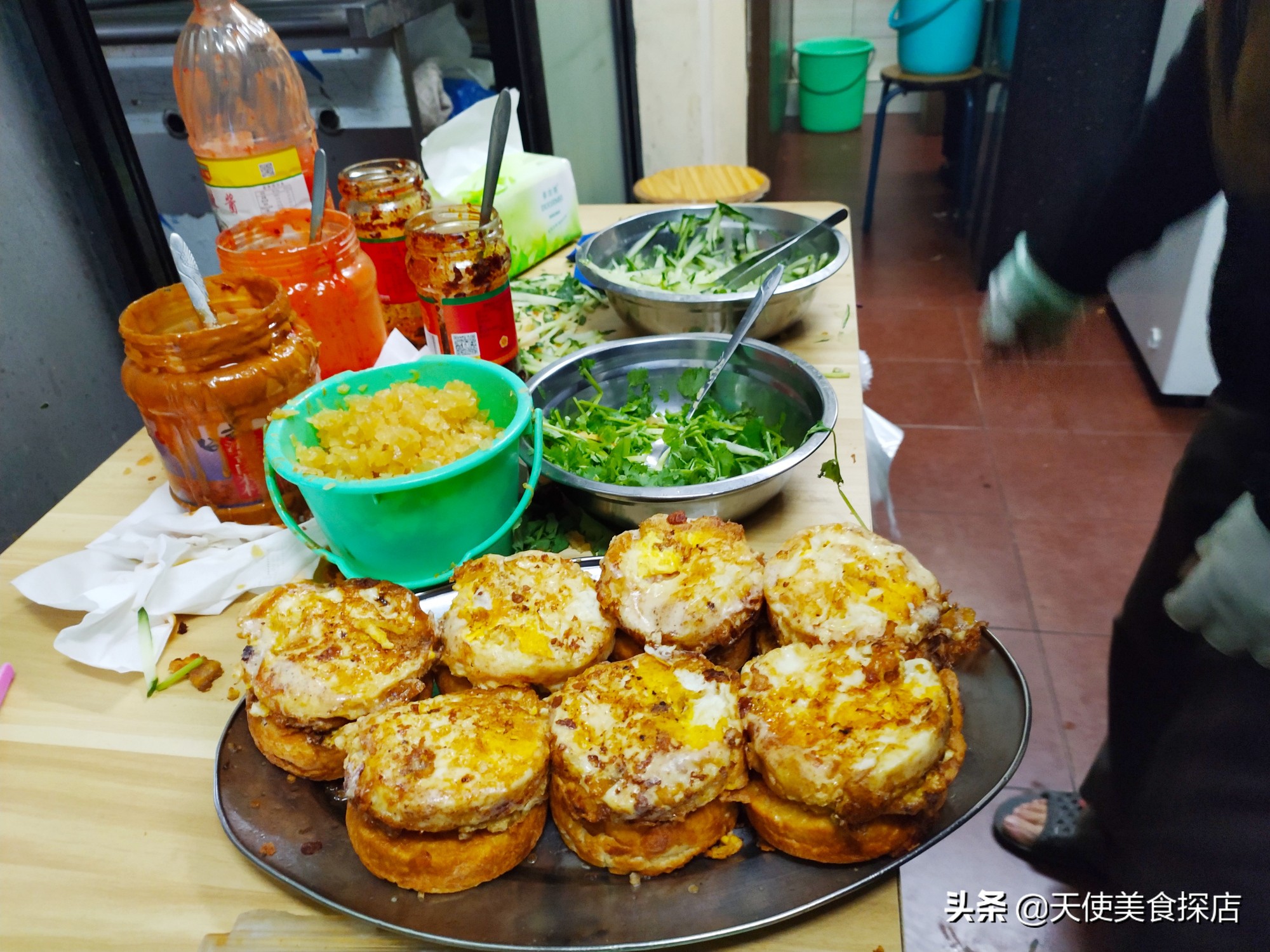 厦门塔斯汀小龙虾汉堡,厦门网红汉堡大叔的汉堡胚