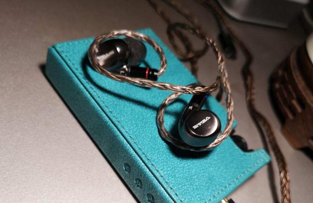 抄袭旗舰外观，却有超越旗舰的音质，价格让人真想不到