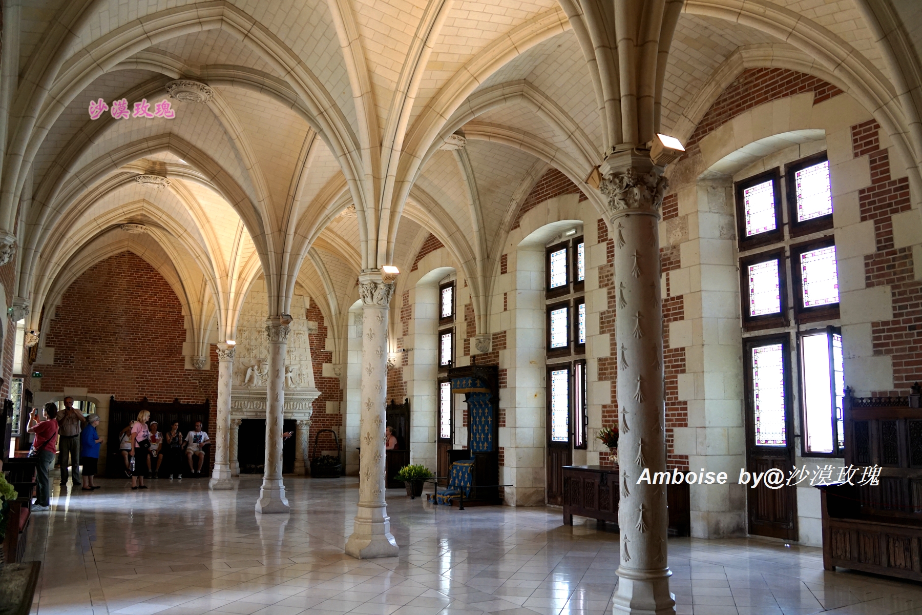 它是法国文艺复兴城堡的代表，一代巨匠达芬奇长眠于此