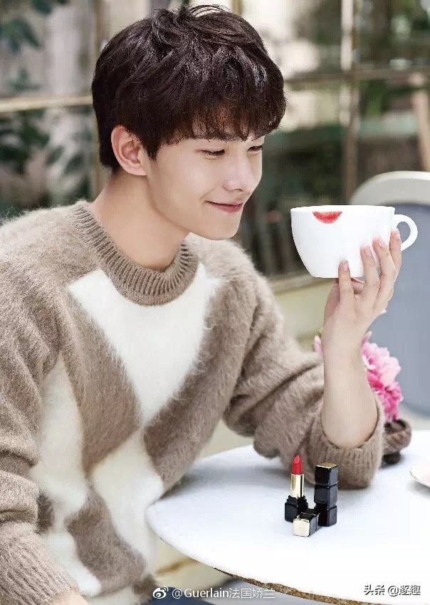 男明星代言美妆产品即兴评述,男星代言美妆品