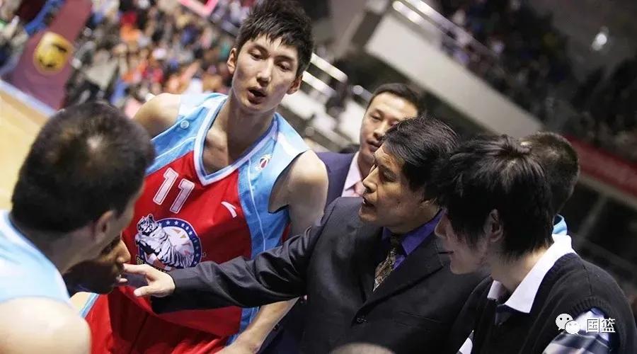 新疆的队长,新疆天山雪豹足球队长