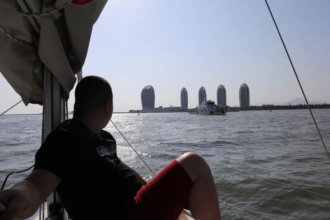 在三亚，如何花很低的价格，玩高大上的游艇帆船？