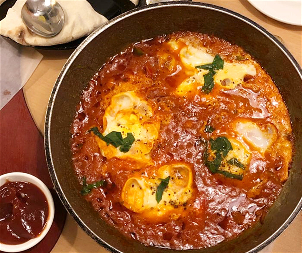 藏在宽窄巷子的居民楼，夫妻俩为混血女儿开的小店，地道又美味