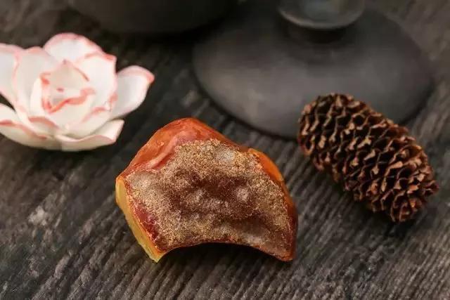 一刀穷两刀富原石,一刀穷一刀富翡翠原石开出帝王绿