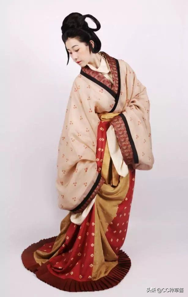 盘点各个年代的汉服,最正宗的汉服是什么样子的