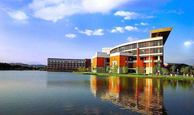 这个小县集中了福建省百分之六十的一本大学，还有中外合办高校