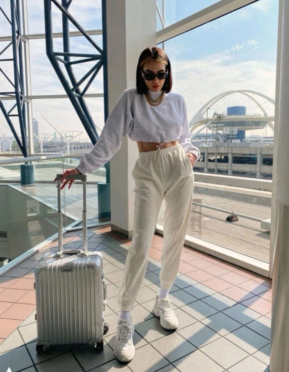 立秋爱美的女人流行穿“卫裤”,腿粗星人的福星,一年四季不过时