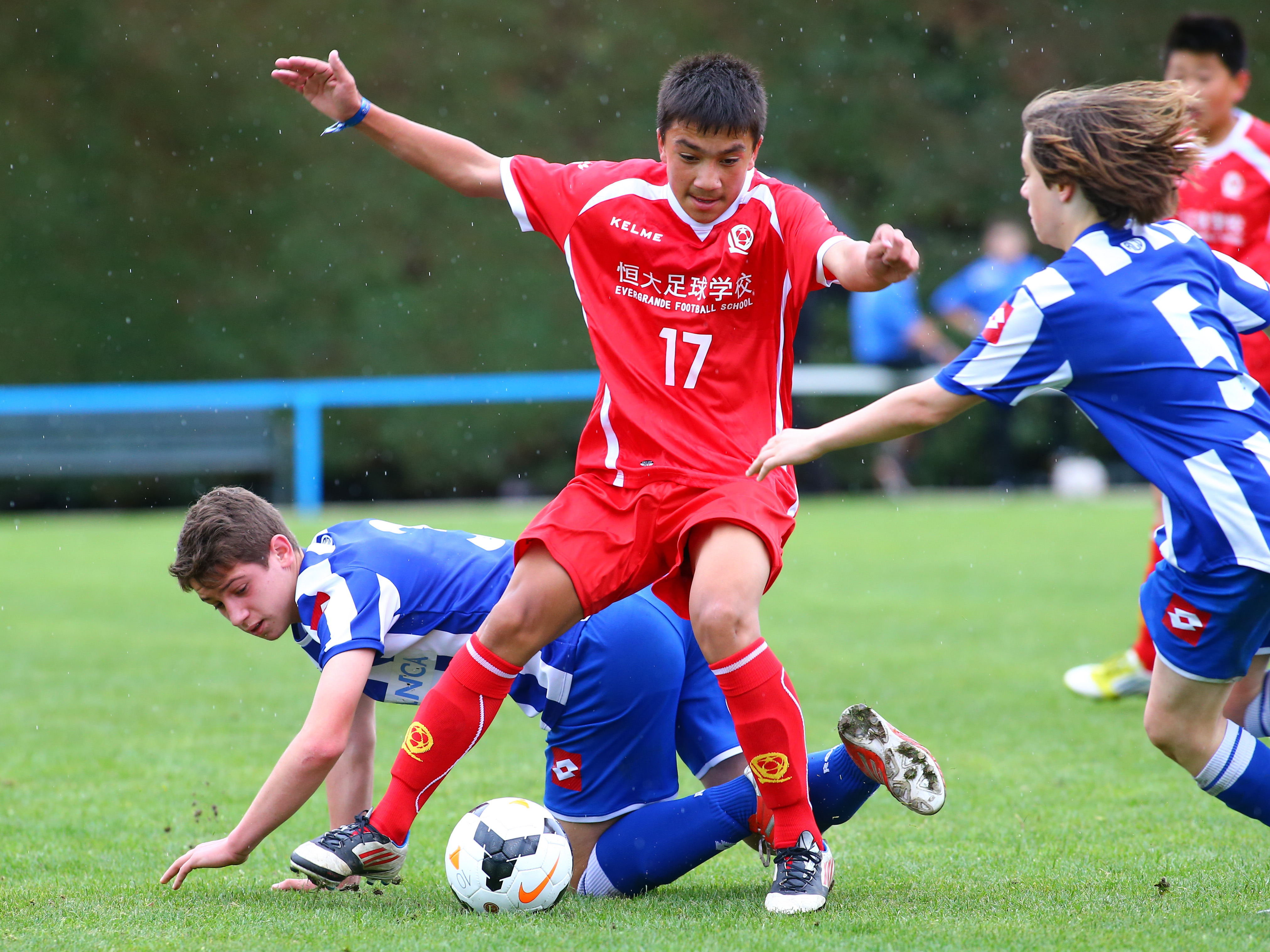 中国足球青训赛许家印,许家印投资1000亿元