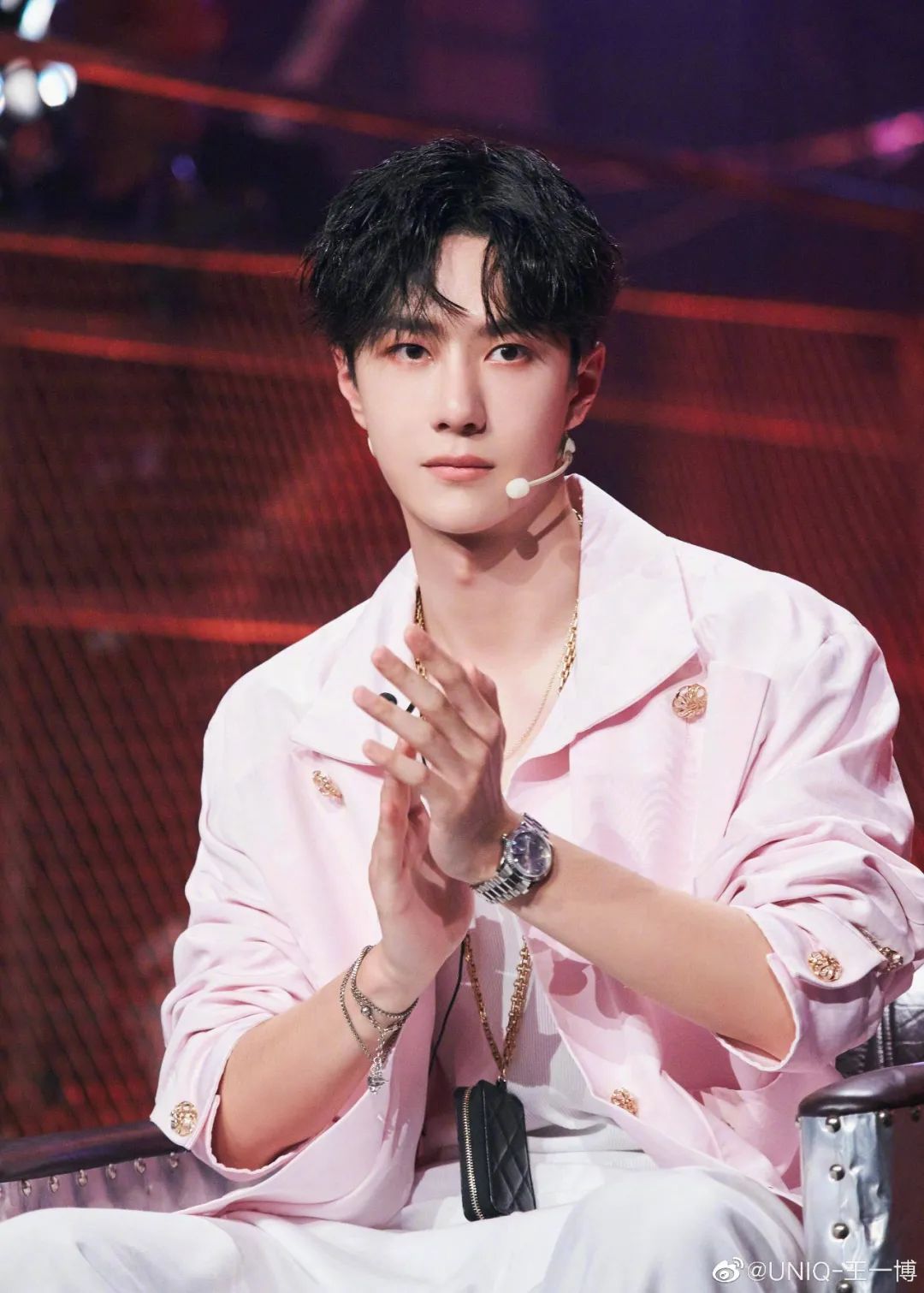 顶流王一博个人资料简介,王一博戴的表