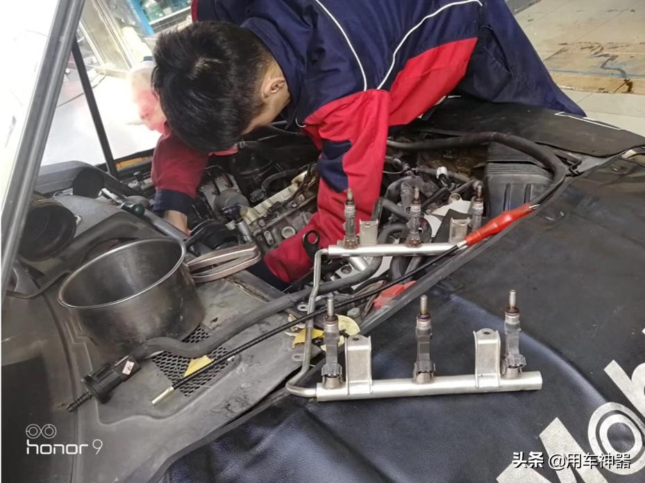 发现4机滤底座漏防冻液,机滤没拧紧导致漏机油维权