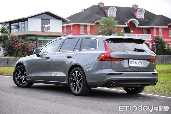 沃尔沃旅行车试驾v60,沃尔沃v60旅行车试驾