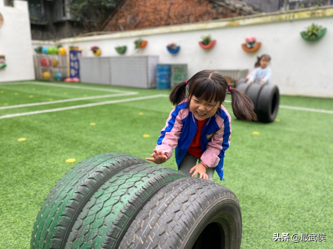 孩子开学生活步入正轨视频,开学后的校园生活
