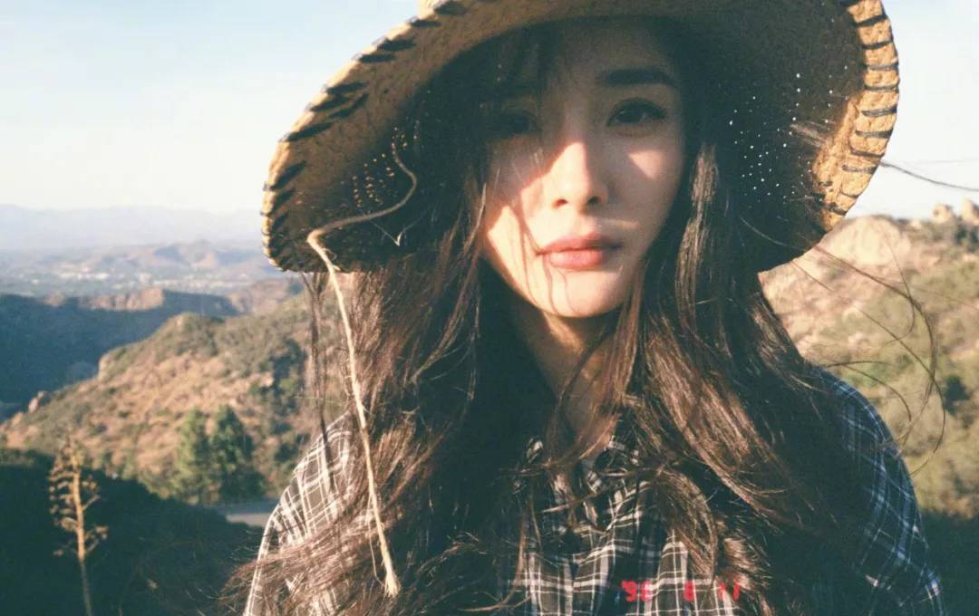 大饼脸最适合什么短发发型图片,适合老气大饼脸的锁骨发发型