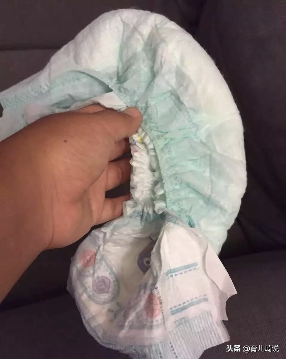 给宝宝换尿不湿的方法,给宝宝换尿不湿的正确方式
