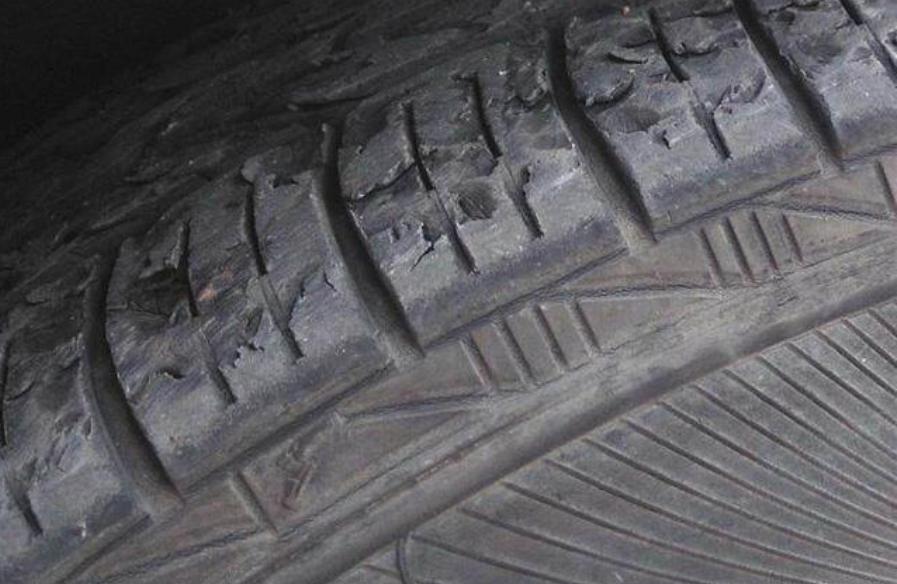 轮胎内壁起皮怎么修补,汽车轮胎起皮自己怎么修补