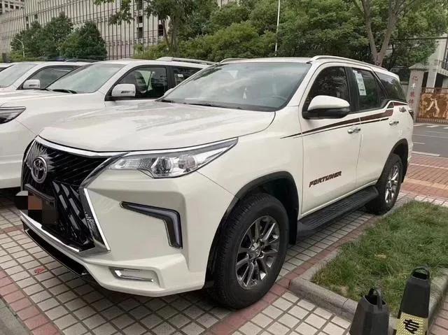 2023款奔跑者到店，配2.5T引擎，竞争丰田汉兰达