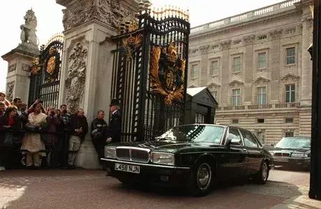 英国皇家礼服品牌,英国皇家座驾牌子