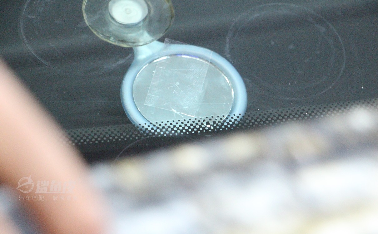 汽车玻璃裂纹可这样修复,502胶水能修复玻璃裂纹吗