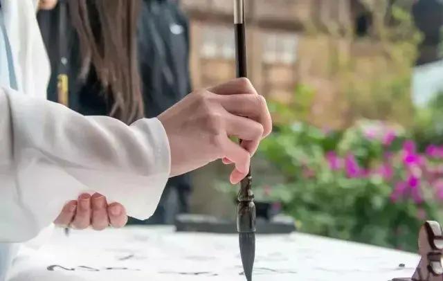 坚持冥想可以让大脑锻炼得更聪明,静坐冥想可以改变你的大脑