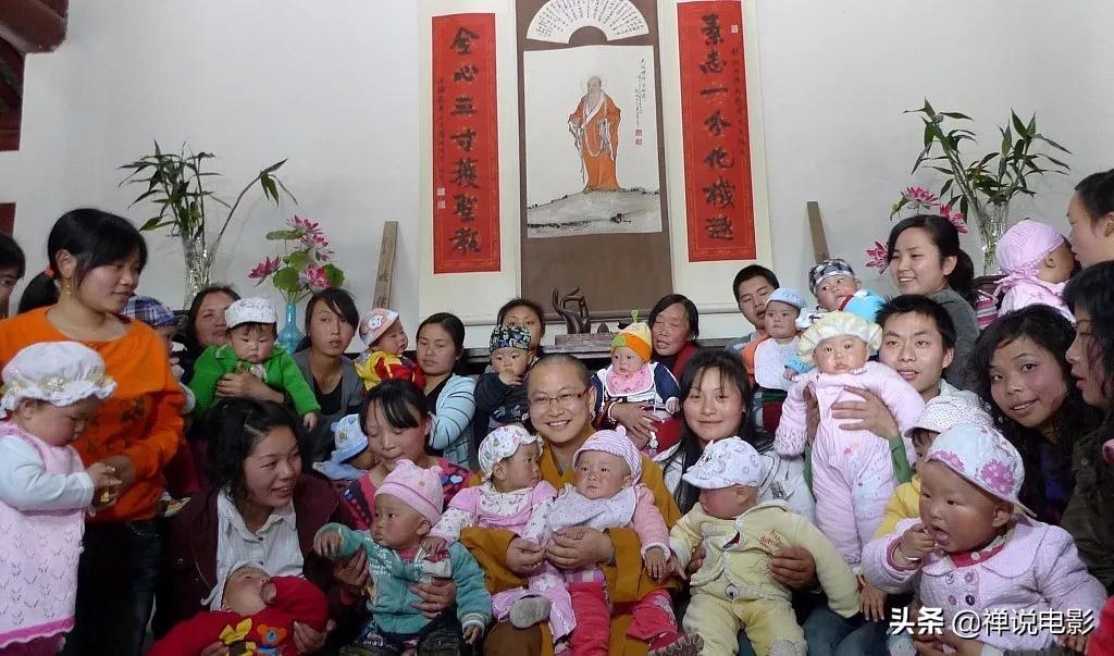 汶川地震13周年罗汉娃重回罗汉寺,汶川地震罗汉娃重返罗汉寺合影