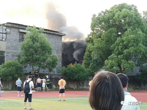 从特警到交警身份转变,朱寅生警察