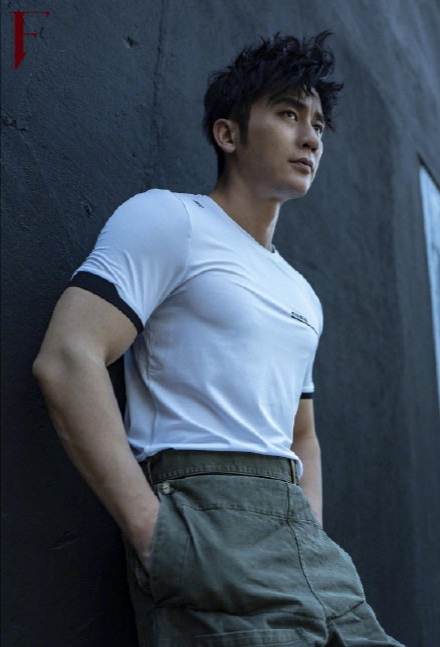 跟范冰冰分手后李晨暴瘦网友：眼窝凹陷变跟刘嘉玲很像