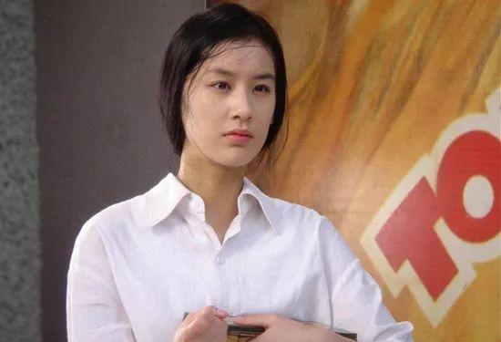 曾被周星驰雪藏，如今开保时捷住上海市中心，38岁范湉湉励志人生