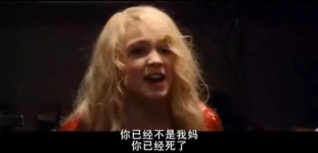 拍小孩视频事件,一个小孩被镜头拍到原视频