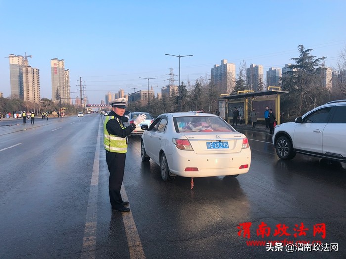 渭南高新交警大队圆满完成2019年首场足球赛安保任务