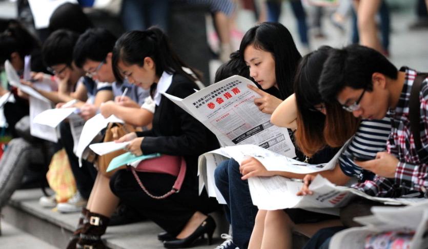 未来十年很吃香的3个专业,工资高、待遇好,选对了“钱途无量”