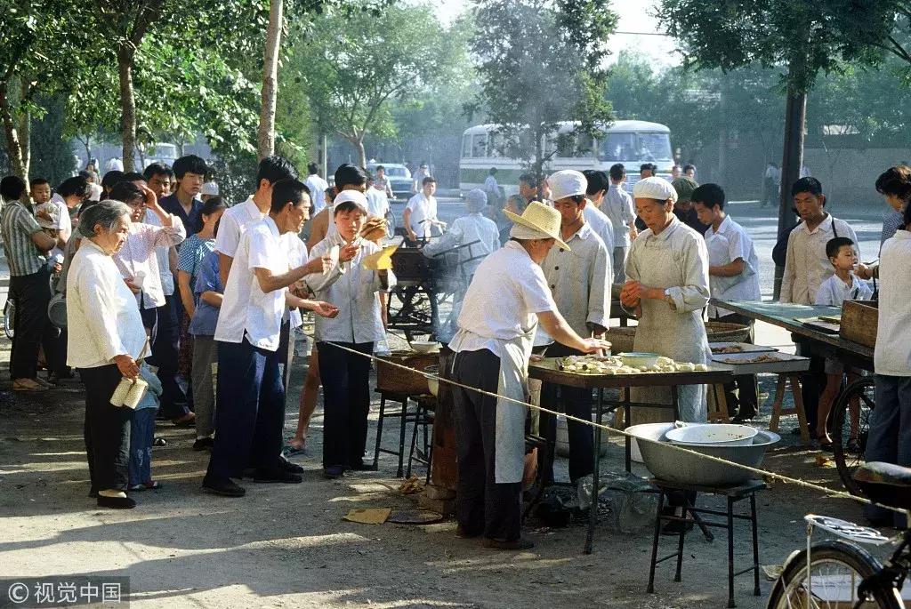 70张照片合集视频,70年衣食住行对比图