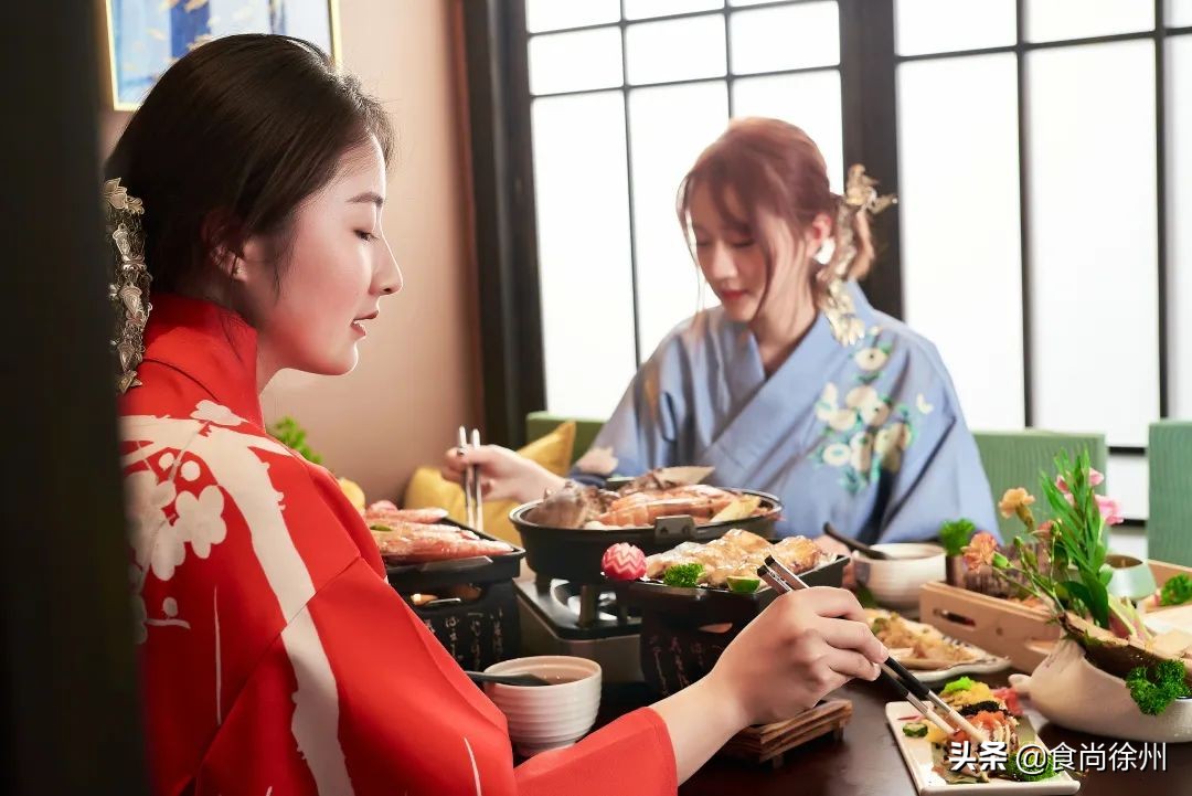 徐州张柏芝一秒到日本?其实正在吃日料,和服免费穿,过足cos瘾