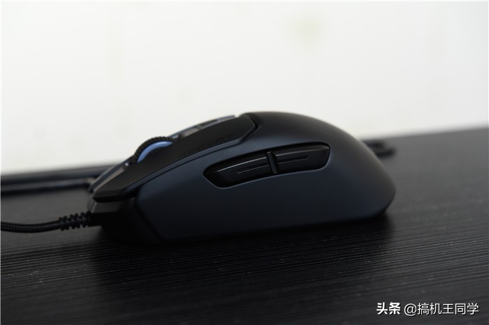冰豹roccat魔幻鼠标轻量化,冰豹kain122鼠标评测