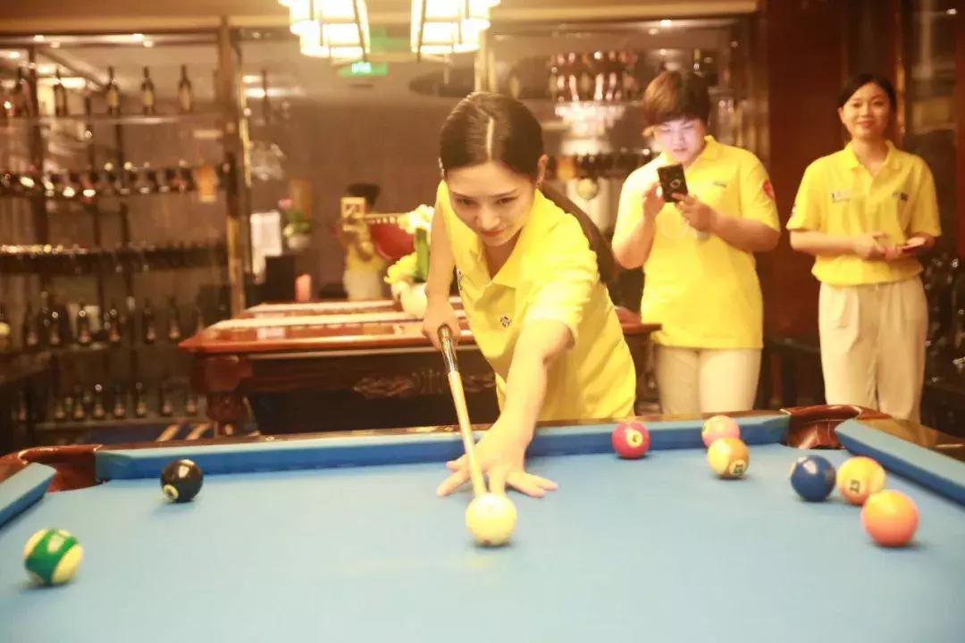 巨邦快乐集结号丨看见了,其中一艘游艇上,是我们的船长大舅哥