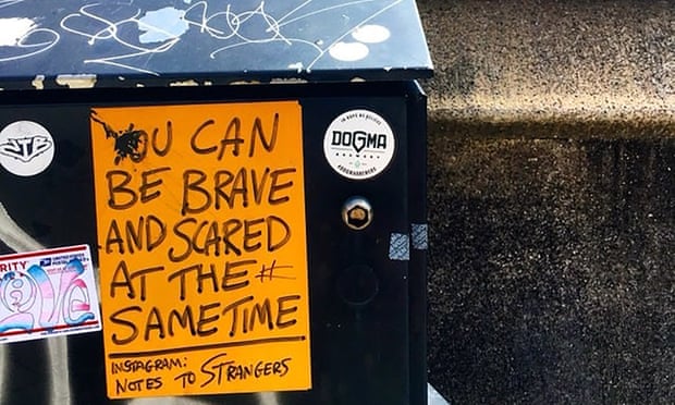 满城张贴小便条，他不仅治愈了社畜还走红网络