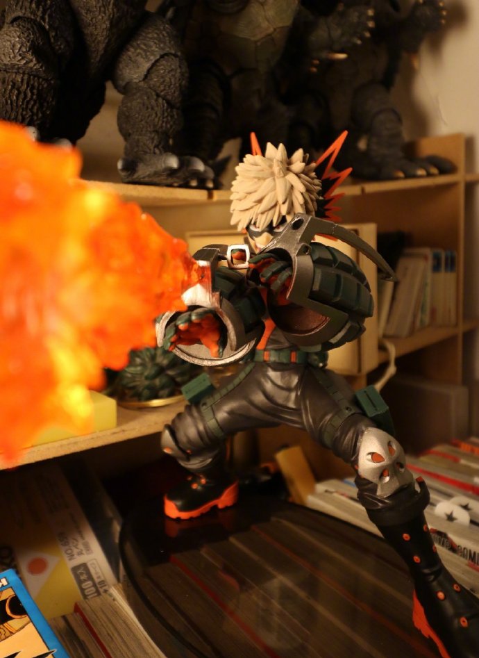 《我的英雄学院》原作者晒手办,欧叔那款好像重新上色了一遍