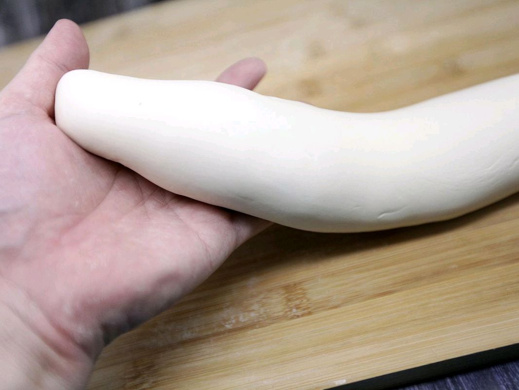手把手教你擀饺子面皮,饺子店手工饺子皮视频教程