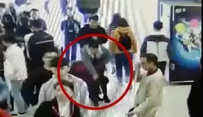 抓捕现场|跑不了!优衣库*拍偷**者已落网!