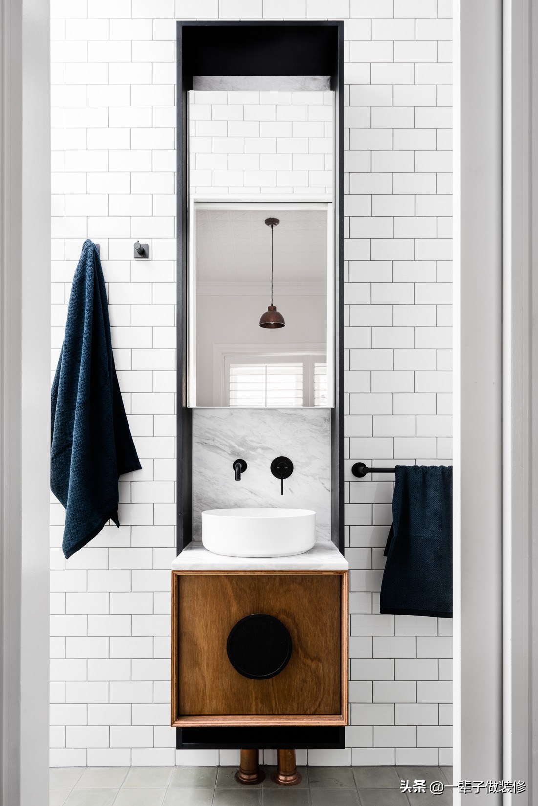 酒店三五好友小聚,三五好友酒店小聚畅谈人生