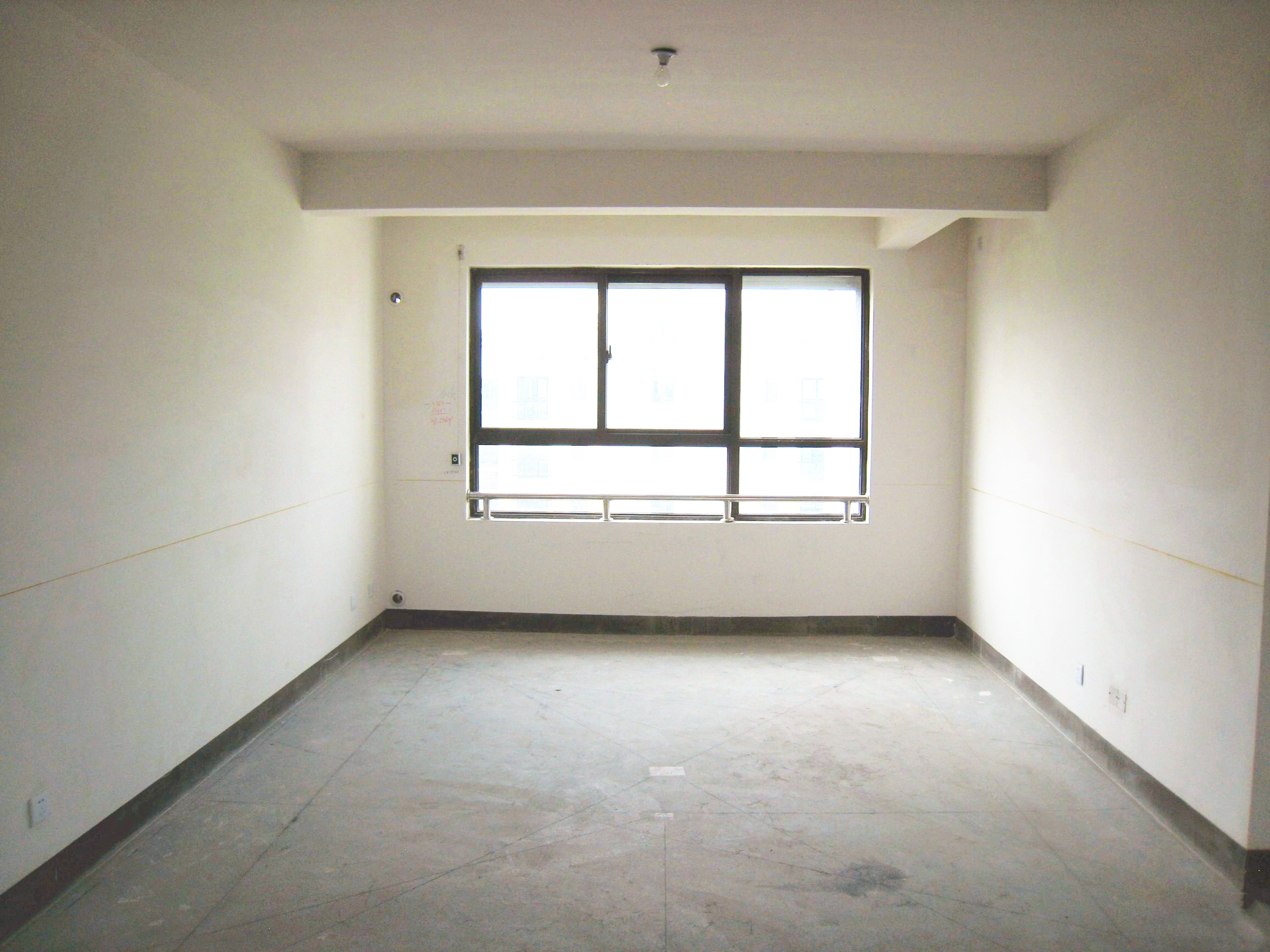 房间有横梁怎么装修天花板,装修房子中间横梁怎么处理