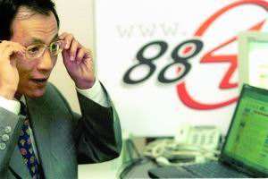 为什么曾经国内最大的电商公司8848倒闭，而阿里巴巴马云却成功了