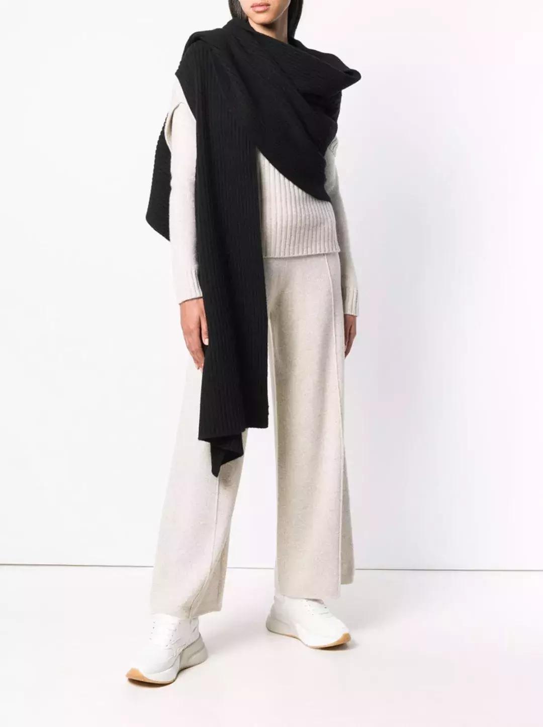 想要冬天穿出高级感,冬天围巾这样系简单又时尚好喜欢