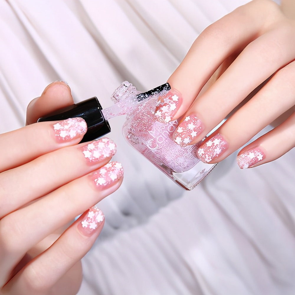 黑色美甲用什么颜色指甲油,黑指甲油美甲