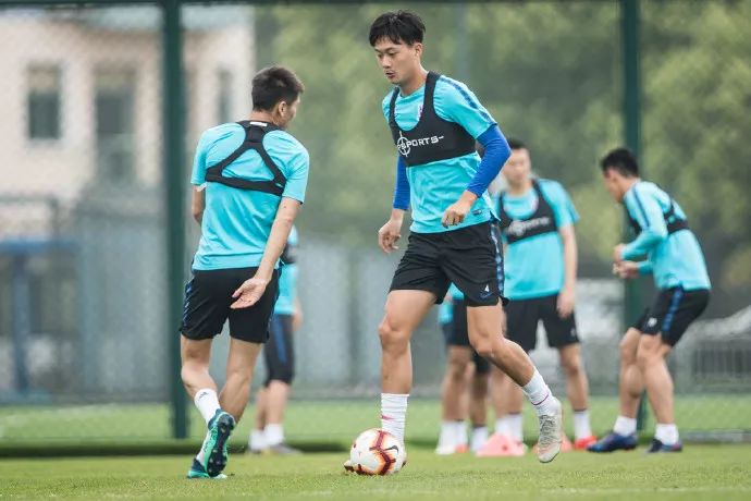 喂?有人做西班牙代购嘛?申花可能有这个需要......