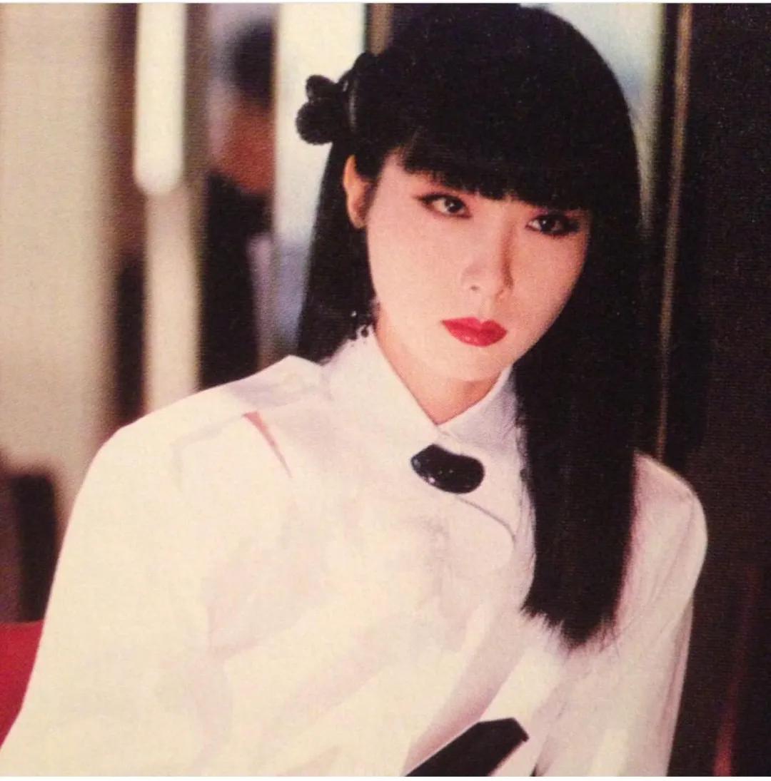 22岁出道28岁成YSL宠儿，意外逝世13年，她仍是资生堂的第一美人