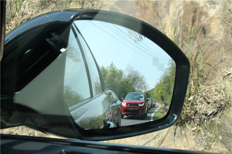 路虎的操控真的很好,新款路虎驾驶感受